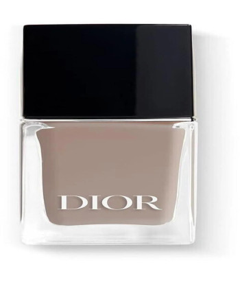 Sublimez vos ongles avec le vernis à ongles Gris Dior N206 pour une touche de chic inégalée. Essentiel pour toute fashionista.